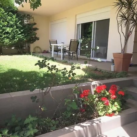 Rose Garden Apartment *
