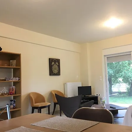 Rose Garden Apartment *