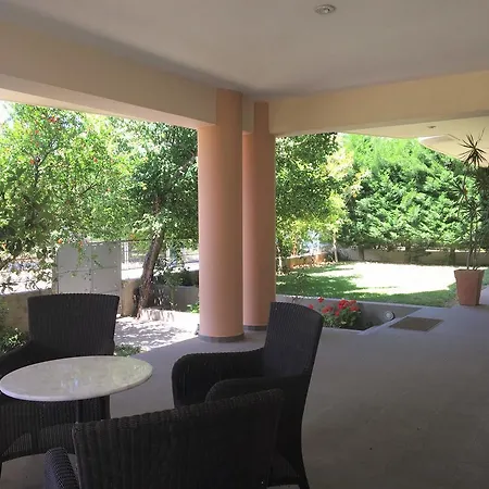 Daire Rose Garden Kalamata
