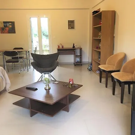 Rose Garden Apartment *