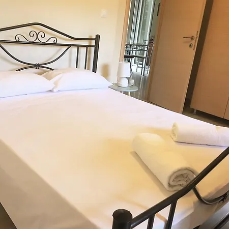 Rose Garden Apartment *